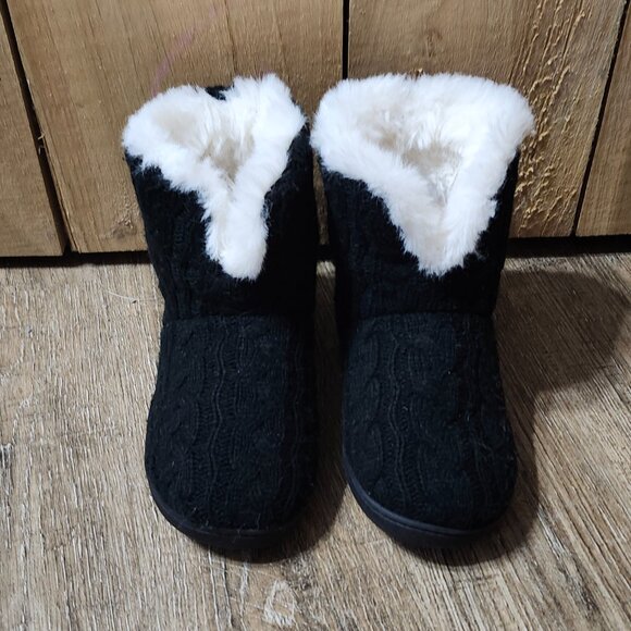 Home Top womans fur lined black knit style booties  size 7-8 - Picture 1 of 12